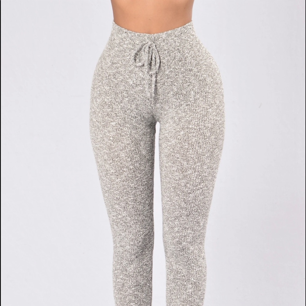 gray knit leggings!! 🌚